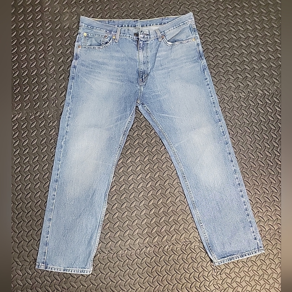 Levi's 505 Men's Jeans Size 38x30 Medium Wash